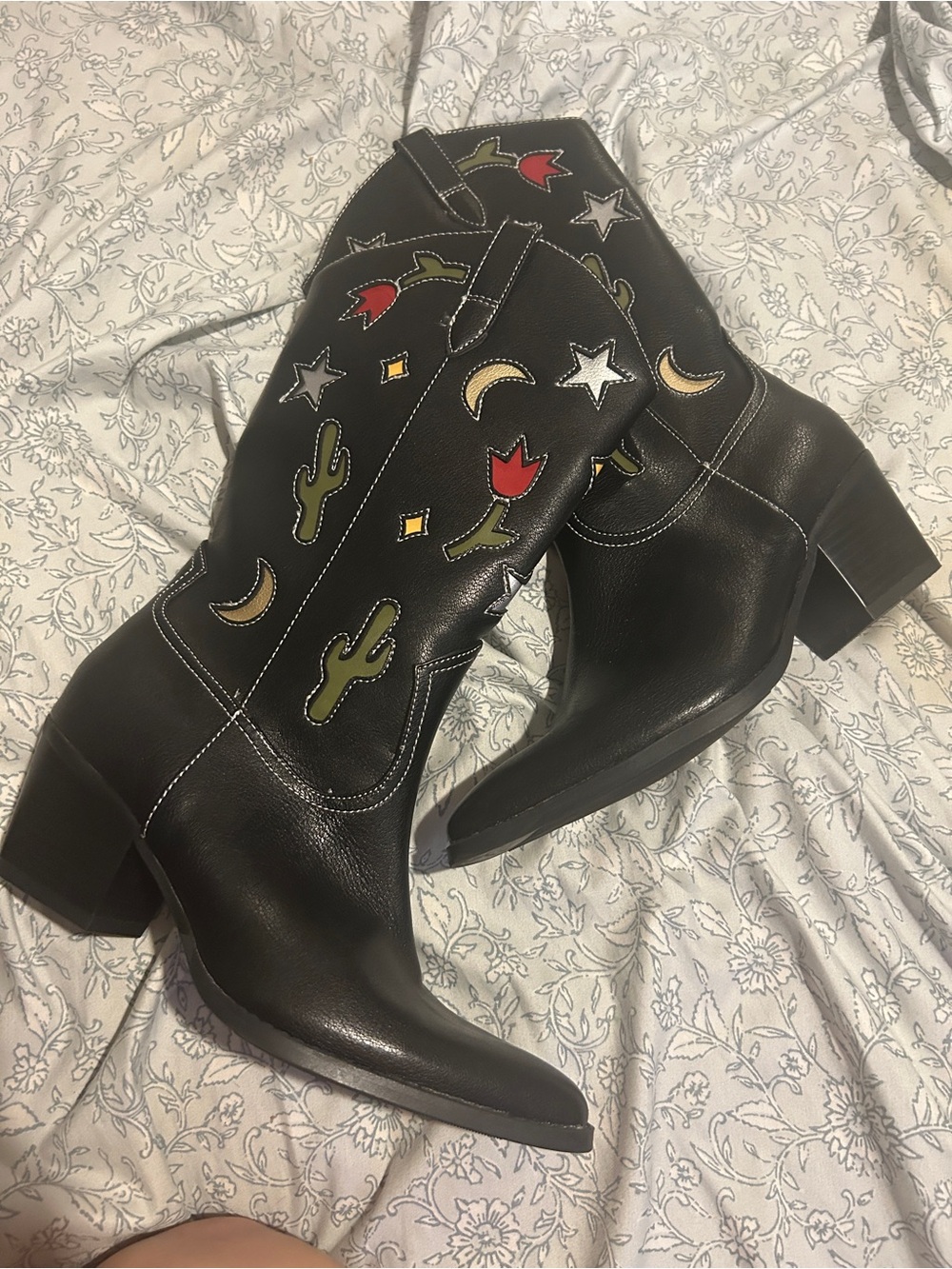 Black Women's Embroidered Western Boots - Stylish Cowboy Fashion - Picture 4 of 7